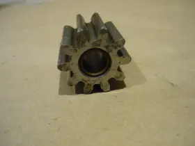 109957 Ferrari 105704 208 308 - Oil Pump Gear P/n #2