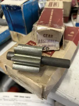 239-256-272-317 Ford B5q-6608-a 1955 1956 Truck Nos Oil Pump Drive Shaft And Gear