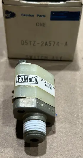 D5tz-2a574-a Ford Nos Truck Gauge 66psi Oil Pressure Switch Assembly F600 F700