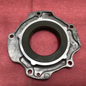Spn011033 Ford 03 - 07 F250 F350 F450 F550 Excursion 6.0 Powerstroke Oil Pump Cover