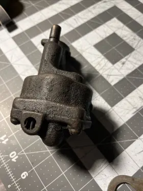 3704180 General Motors 1955 56 57 58 59 Sbc Small Block 265 283 Bel Air 150 210 Used Oil Pump Core Oem #3