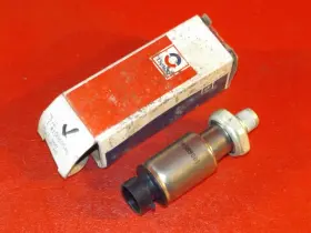 10068546 Gm Nos 1988 1989 Chevy Beretta Corsica 2.0 Engine Oil Pressure Sensor #2