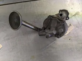 12566868 Gmc Engine Oil Pump From 2002 Sierra 3500 8.1