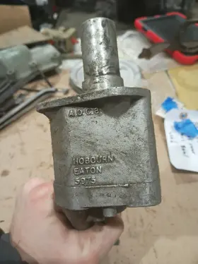 5975-adc3 Hobourn-eaton Original Mg Triumph 5975 Adc3 Oil Pump Without Pickup Or Gear Drive 7a