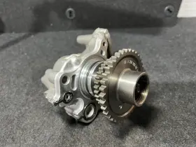 256-070-25-00 Mercedes-benz S Gle Gls Sl E53 E450 3.0liters Housing For Oil Pump Drive 3kmiles